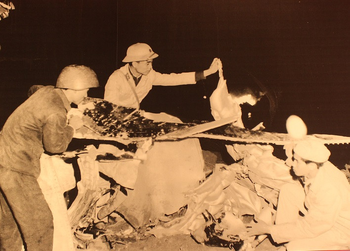 Chum anh vo gia: Ha Noi 12 ngay dem - Ruc ro chien cong-Hinh-14