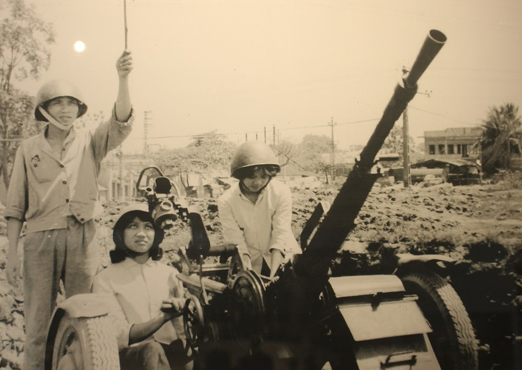 Chum anh vo gia: Ha Noi 12 ngay dem - Ruc ro chien cong-Hinh-9