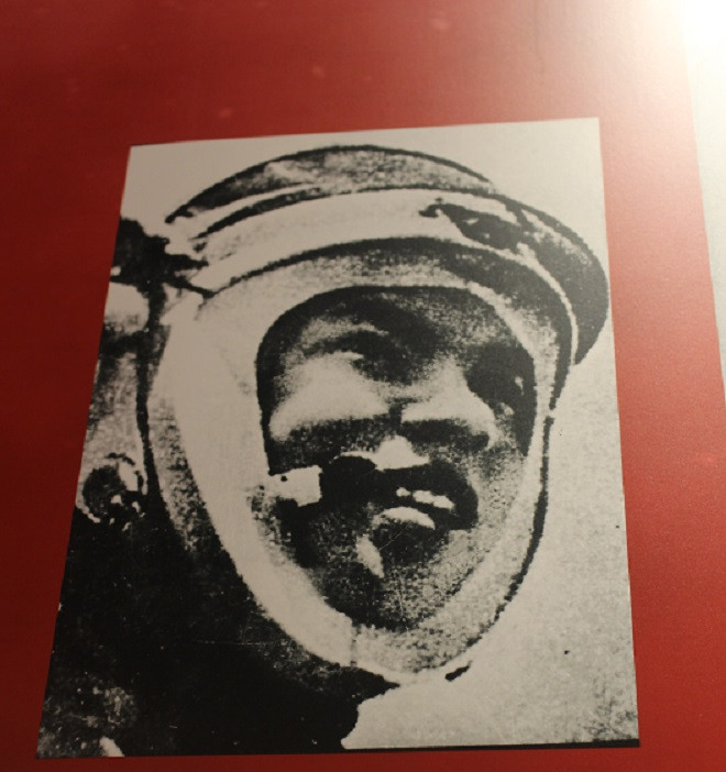 Chum anh vo gia: Ha Noi 12 ngay dem - Ruc ro chien cong-Hinh-10