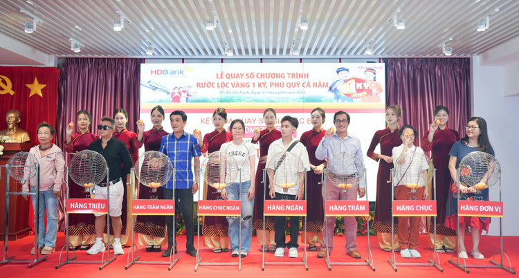 HDBank tìm ra chủ nhân 1 ký vàng SJC và 16 khách hàng trúng thưởng HDBank tim ra chu nhan 1 ky vang SJC va 16 khach hang trung thuong