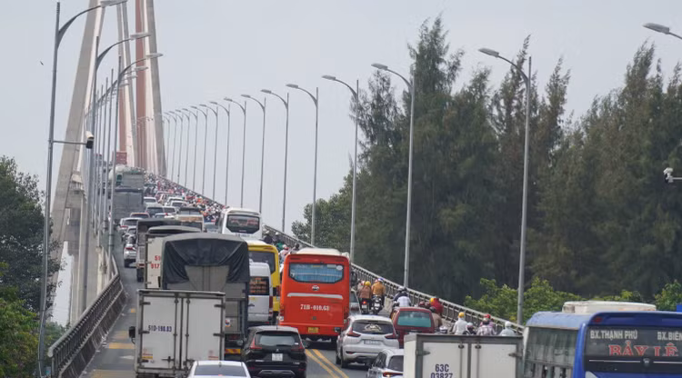 Toan canh giao thong trong ngay dau nghi le 30/4- 1/5-Hinh-11