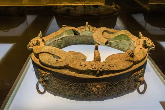 Bao vat tinh xao trong mo co 2.500 nam, khong the lam gia-Hinh-2