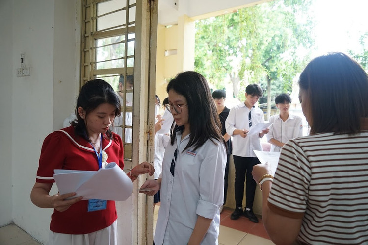 Yêu cầu tổ chức thi tốt nghiệp THPT 2025 theo hướng giảm áp lực Yeu cau to chuc thi tot nghiep THPT 2025 theo huong giam ap luc