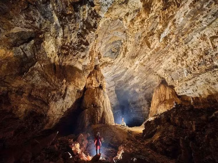 Dang dao muong, suong run nguoi dung trung “kho bau” 480 trieu tuoi