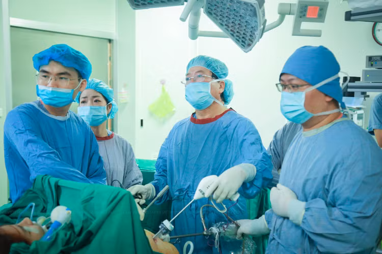 Co gai tram cam vi can nang qua kho 102 kg