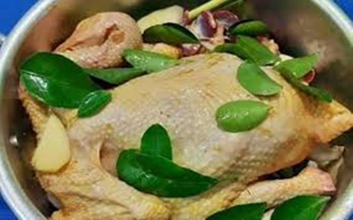 Cách luộc gà không cần nước, giữ hương vị đặc trưng đậm đà Cach luoc ga khong can nuoc, giu huong vi dac trung dam da