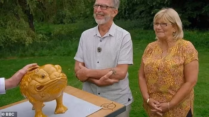 Dem mon qua “xau xi” di tham dinh, vo oa khi biet gia tri that