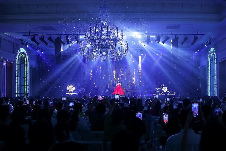 Trai nghiem Hotel de l'Amour Tam Dao lang man cung dem nhac bolero