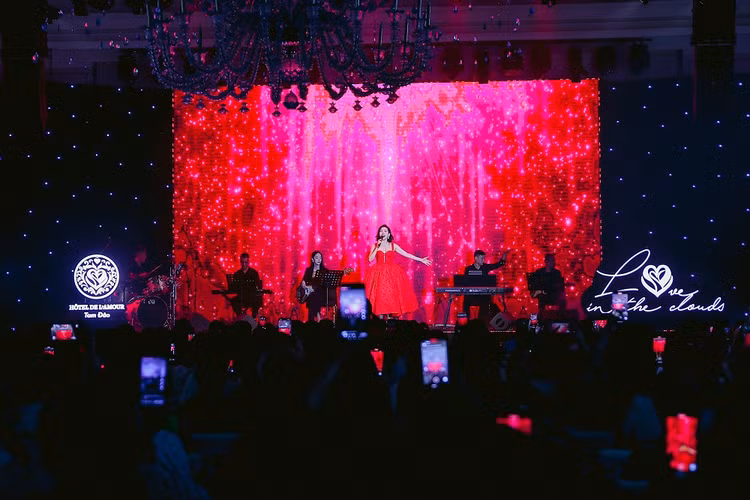 Trai nghiem Hotel de l'Amour Tam Dao lang man cung dem nhac bolero-Hinh-2