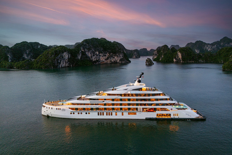 Grand Pioneers - sieu du thuyen tien phong du lich xanh Vinh Ha Long