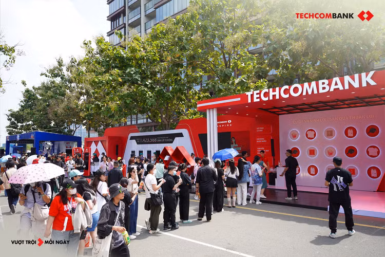 Khách hàng trả lời phỏng vấn