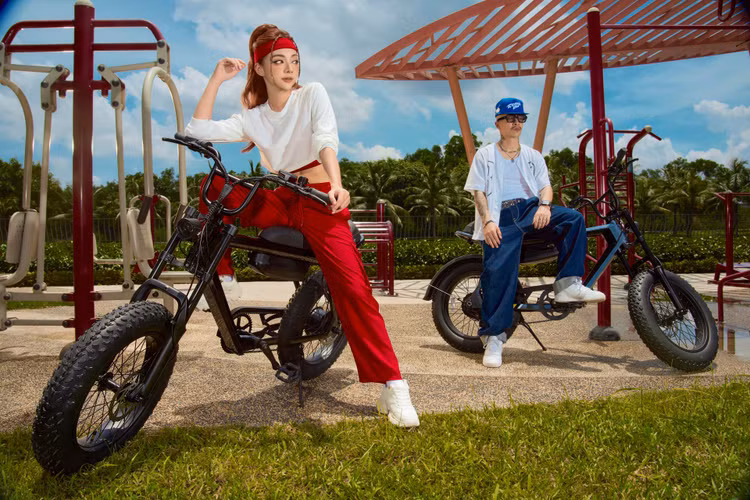 Vi sao xe dap dien ngay cang hap dan gioi tre?