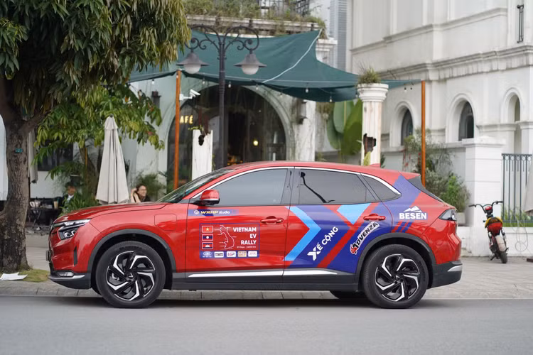 Doanh nhan U60: “Tu luc mua VF 8, toi gan nhu khong dung den Santa Fe”-Hinh-2