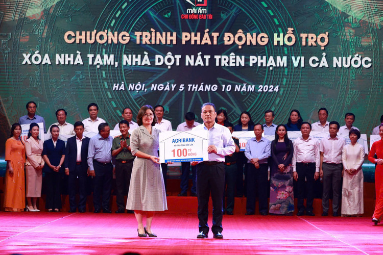 Agribank ung ho 100 ty dong chuong trinhh xoa nha tam, nha dot nat tren ca nuoc-Hinh-2