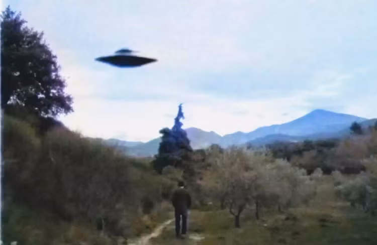 Choang vang loat dau vet la cua UFO tung ghe tham Trai dat?-Hinh-9