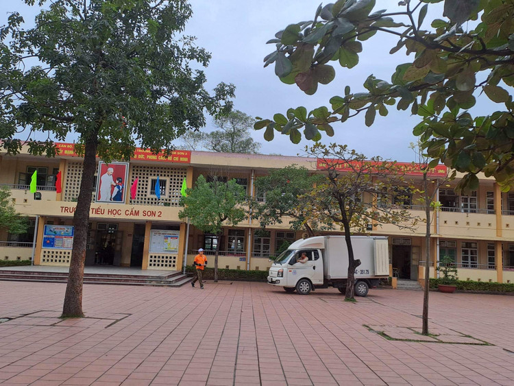 Yêu cầu làm rõ vụ 6 học sinh Quảng Ninh nhập viện sau bữa trưa - Hình 2 Yeu cau lam ro vu 6 hoc sinh Quang Ninh nhap vien sau bua trua-Hinh-2