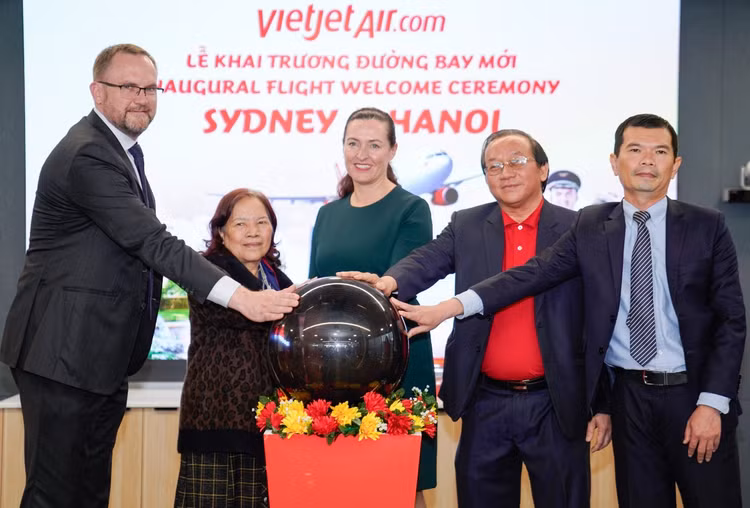Vietjet khai truong duong bay Ha Noi – Sydney voi ve hang Thuong gia giam toi 50%