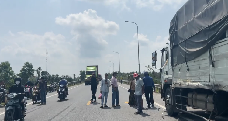 Quang Nam: Hien truong vu xe tai va cham lien hoan tren quoc lo 1A-Hinh-3