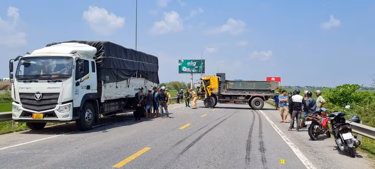 Quang Nam: Hien truong vu xe tai va cham lien hoan tren quoc lo 1A-Hinh-4