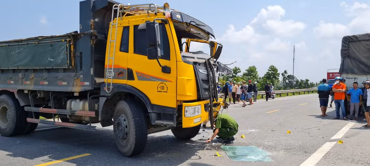 Quang Nam: Hien truong vu xe tai va cham lien hoan tren quoc lo 1A-Hinh-12
