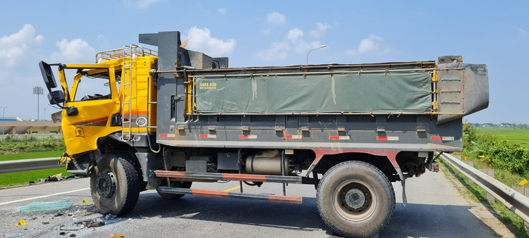 Quang Nam: Hien truong vu xe tai va cham lien hoan tren quoc lo 1A-Hinh-6