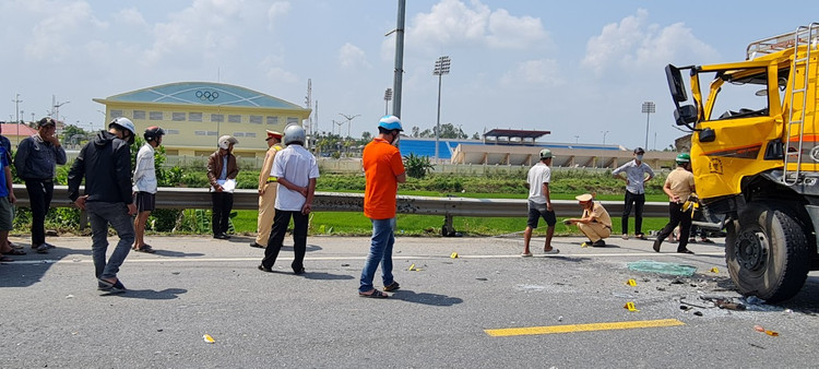 Quang Nam: Hien truong vu xe tai va cham lien hoan tren quoc lo 1A-Hinh-13