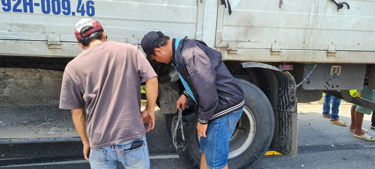 Quang Nam: Hien truong vu xe tai va cham lien hoan tren quoc lo 1A-Hinh-5