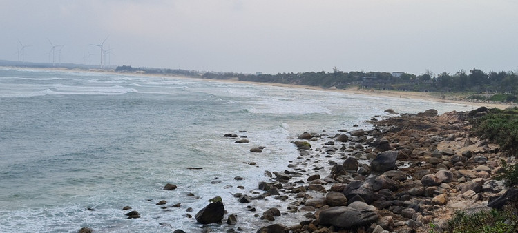 Den Binh Dinh, ngam ve dep hoang so cua bai bien Trung Luong-Hinh-3