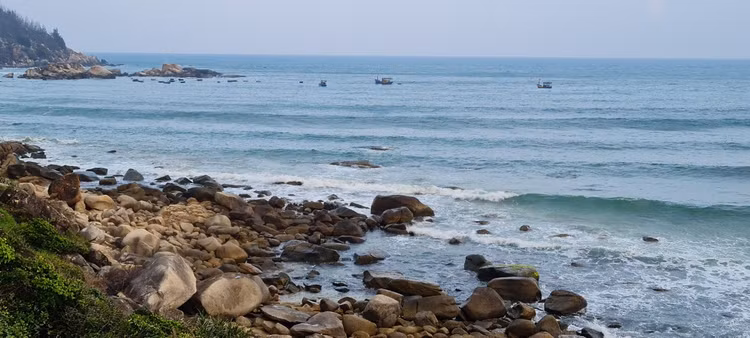 Den Binh Dinh, ngam ve dep hoang so cua bai bien Trung Luong-Hinh-4