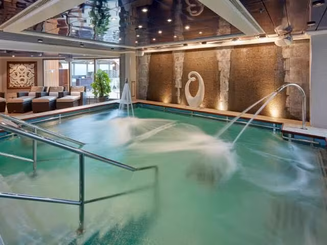 Ben trong nhung chiec tau du lich xa hoa nhat the gioi co gi?-Hinh-8