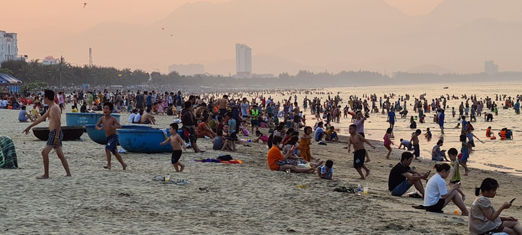 Nong do lua, dan Da Nang un un ra bien giai nhiet-Hinh-7