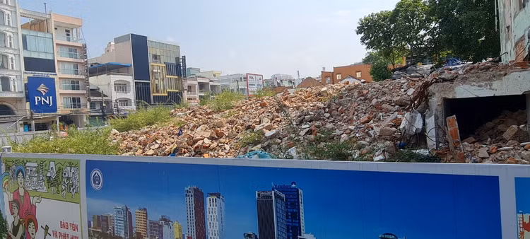 SVD Chi Lang sau 1 nam pha do: Nhech nhac giua khu dat “kim cuong“-Hinh-5