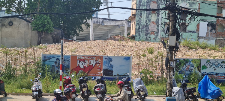 SVD Chi Lang sau 1 nam pha do: Nhech nhac giua khu dat “kim cuong“