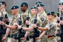 Anh triển khai "học kỳ quân đội" có trả lương để thu hút giới trẻ
