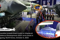 Chiếc tàu ngầm xuất hiện ở một góc xa trong bức ảnh do KCNA công bố.