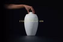 Spotify ra mắt chiếc loa Bluetooth kỳ quái với hình dáng... bình tro cốt