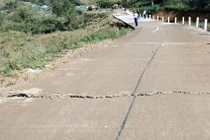 Nguy cơ sạt lở đất trên đồi gần làng Đăk Sun, Quảng Ngãi