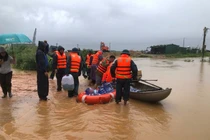 Quảng Ngãi ứng phó mưa lũ, giải cứu người dân và đảm bảo an toàn giao thông