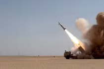 Mỹ lần đầu dùng tên lửa đạn đạo bắn tàu chiến Iran