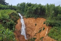  52 hộ dân tại xã Thanh Bồng bị cô lập do sạt lở núi 