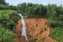  52 hộ dân tại xã Thanh Bồng bị cô lập do sạt lở núi 