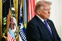 Cử tri Mỹ chia rẽ trước bầu cữ giữa nhiệm kỳ vì cuộc chiến với Iran