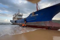 Tàu nước ngoài mắc cạn tại vùng biển Dung Quất, Quảng Ngãi