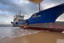 Tàu nước ngoài mắc cạn tại vùng biển Dung Quất, Quảng Ngãi