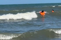 Gia đình 3 người gặp nạn đuối nước tại biển Mỹ Khê, 2 người mất tích