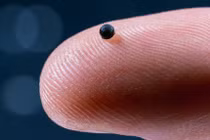 Thụy Sĩ tạo robot bé như hạt cát chuyên cứu người đột quỵ