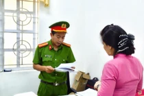 Khởi tố bảo mẫu ném bé trai 14 tháng tuổi xuống nền gạch gây chấn thương sọ não