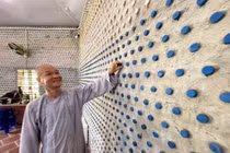 Ngôi đền từ 70.000 chai nhựa tái chế gây ấn tượng tại Quảng Ngãi