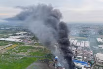 Cháy lớn tại xưởng tái chế ở Hưng Yên, nghi có nhiều thương vong