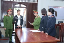 Khởi tố vụ sản xuất hàng nghìn can nước giặt giả ở Hưng Yên